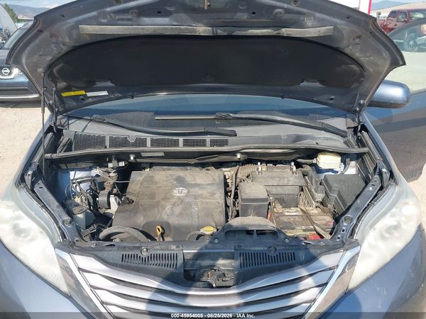 2016 TOYOTA SIENNA XLE PREMIUM 7 PASSENGER — I10