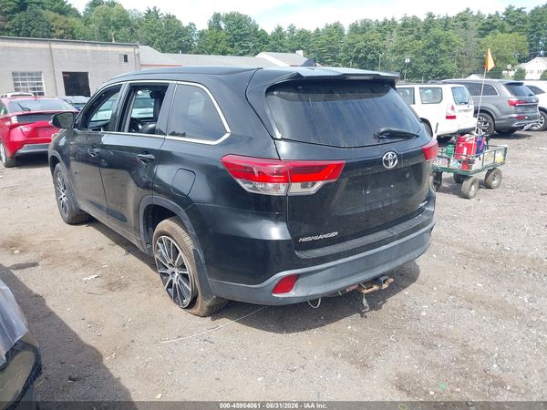 2018 TOYOTA HIGHLANDER SE — I3