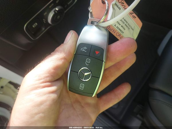 2025 MERCEDES-BENZ GLA 250 4MATIC — I11