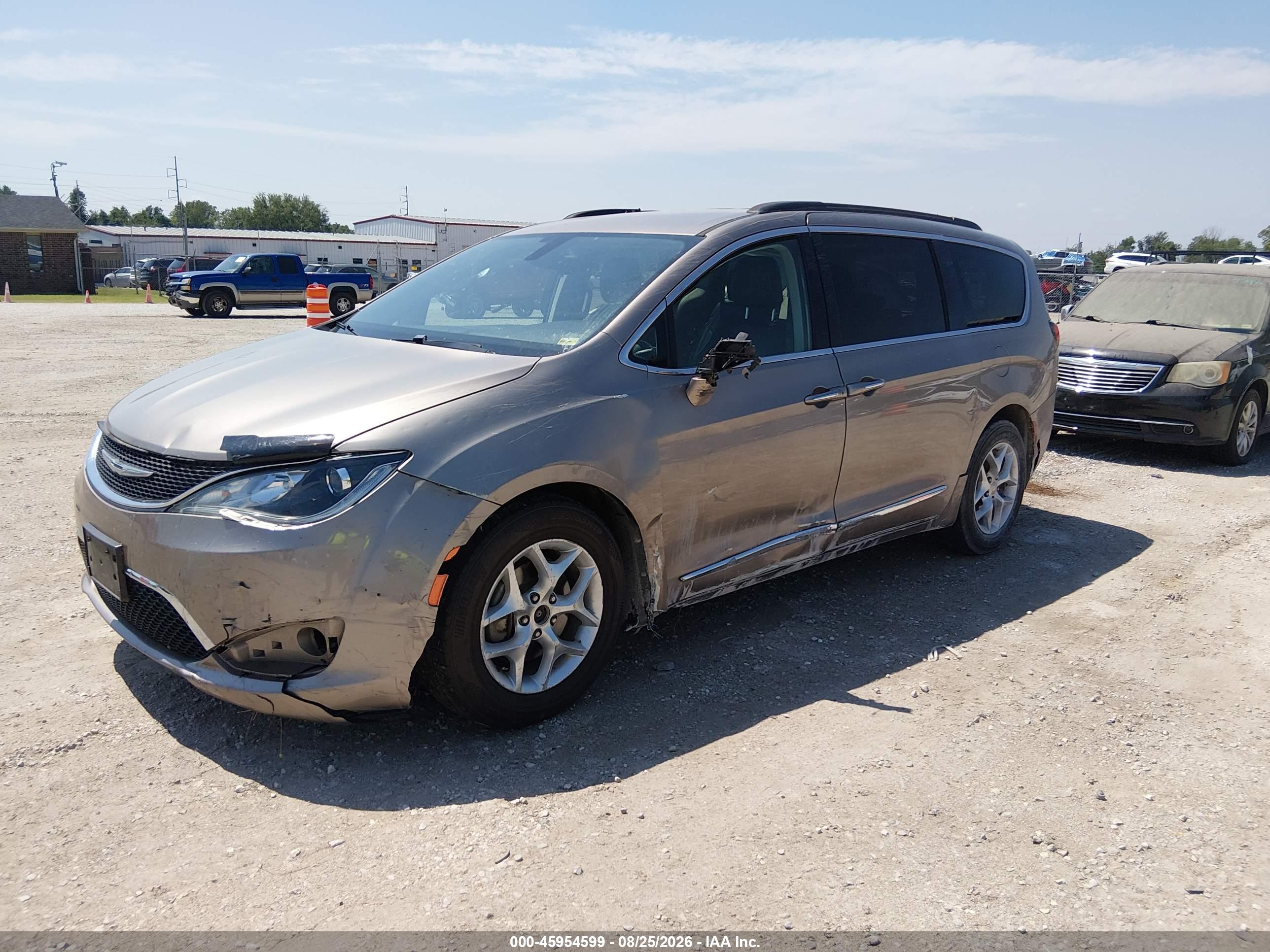 2017 CHRYSLER PACIFICA TOURING-L — I2