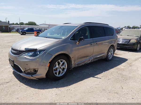 2017 CHRYSLER PACIFICA — I2