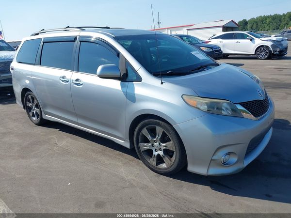 2013 TOYOTA SIENNA SE 8 PASSENGER — I1