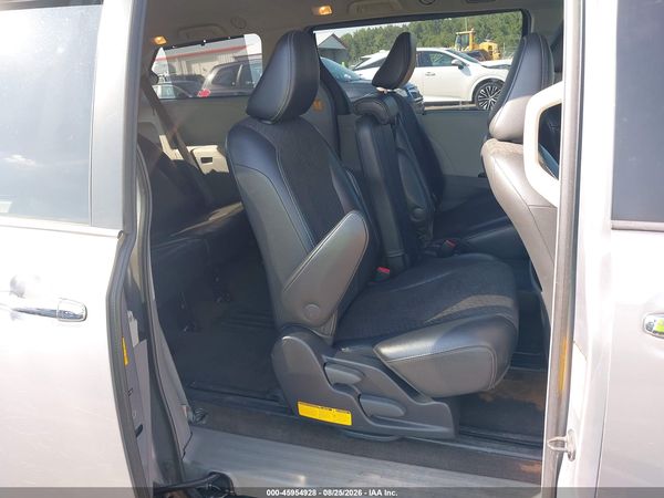 2013 TOYOTA SIENNA SE 8 PASSENGER — I8