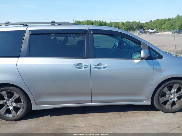 2013 TOYOTA SIENNA SE 8 PASSENGER — I116