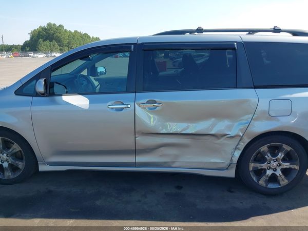 2013 TOYOTA SIENNA SE 8 PASSENGER — I117