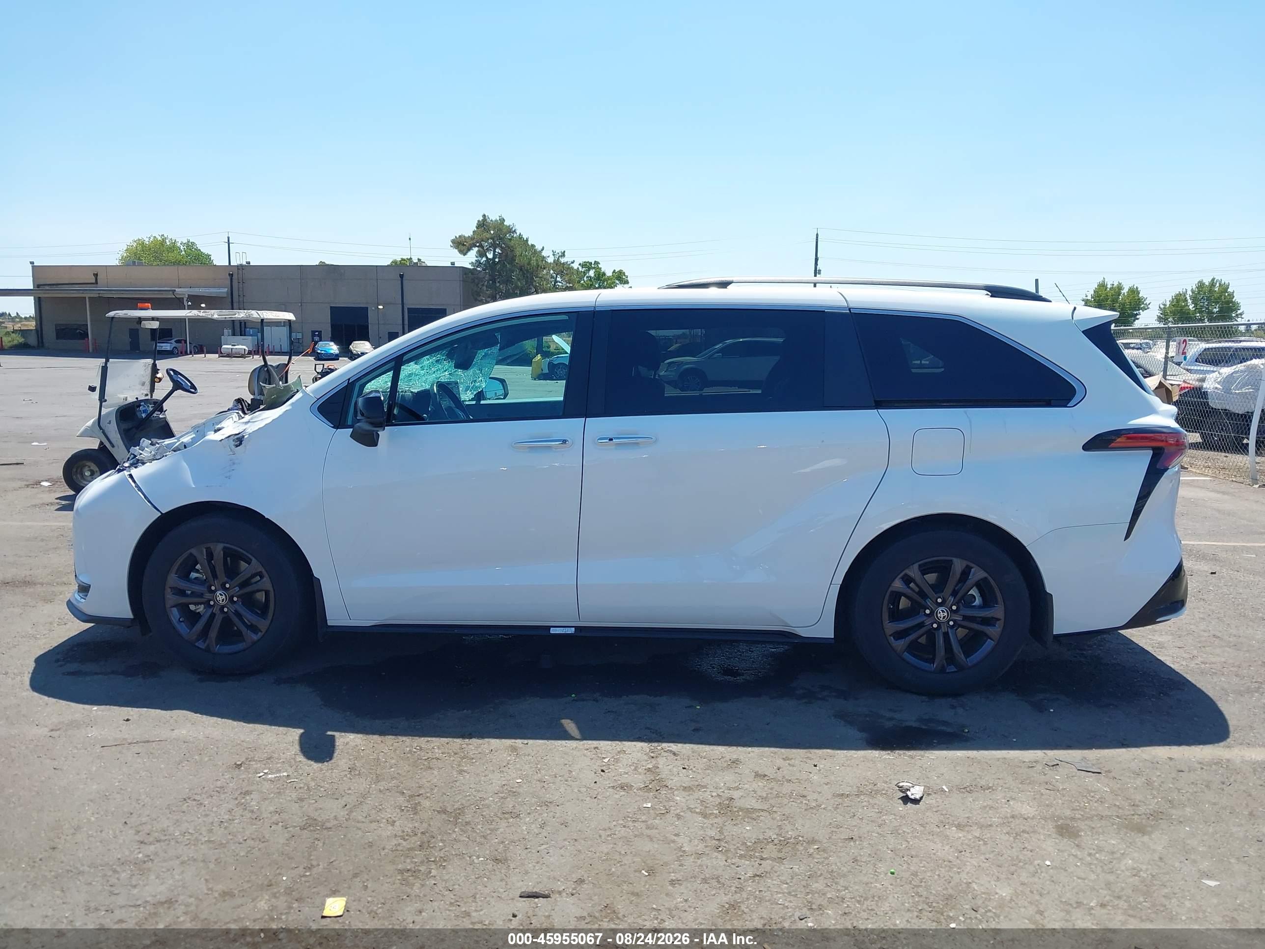 2024 TOYOTA SIENNA XSE