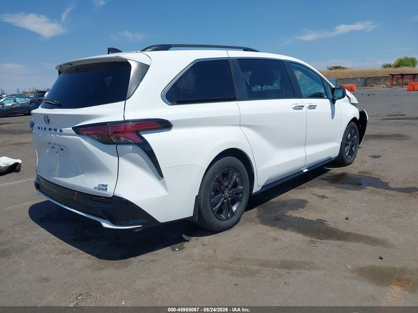2024 TOYOTA SIENNA XSE
