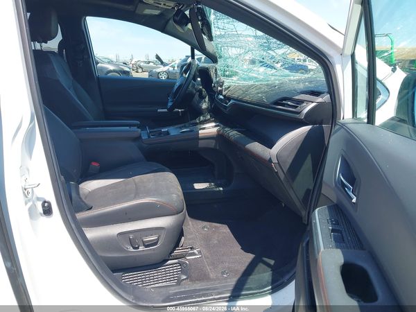 2024 TOYOTA SIENNA XSE