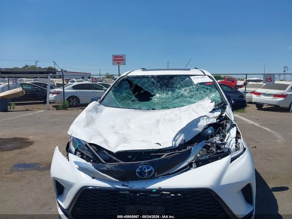 2024 TOYOTA SIENNA XSE