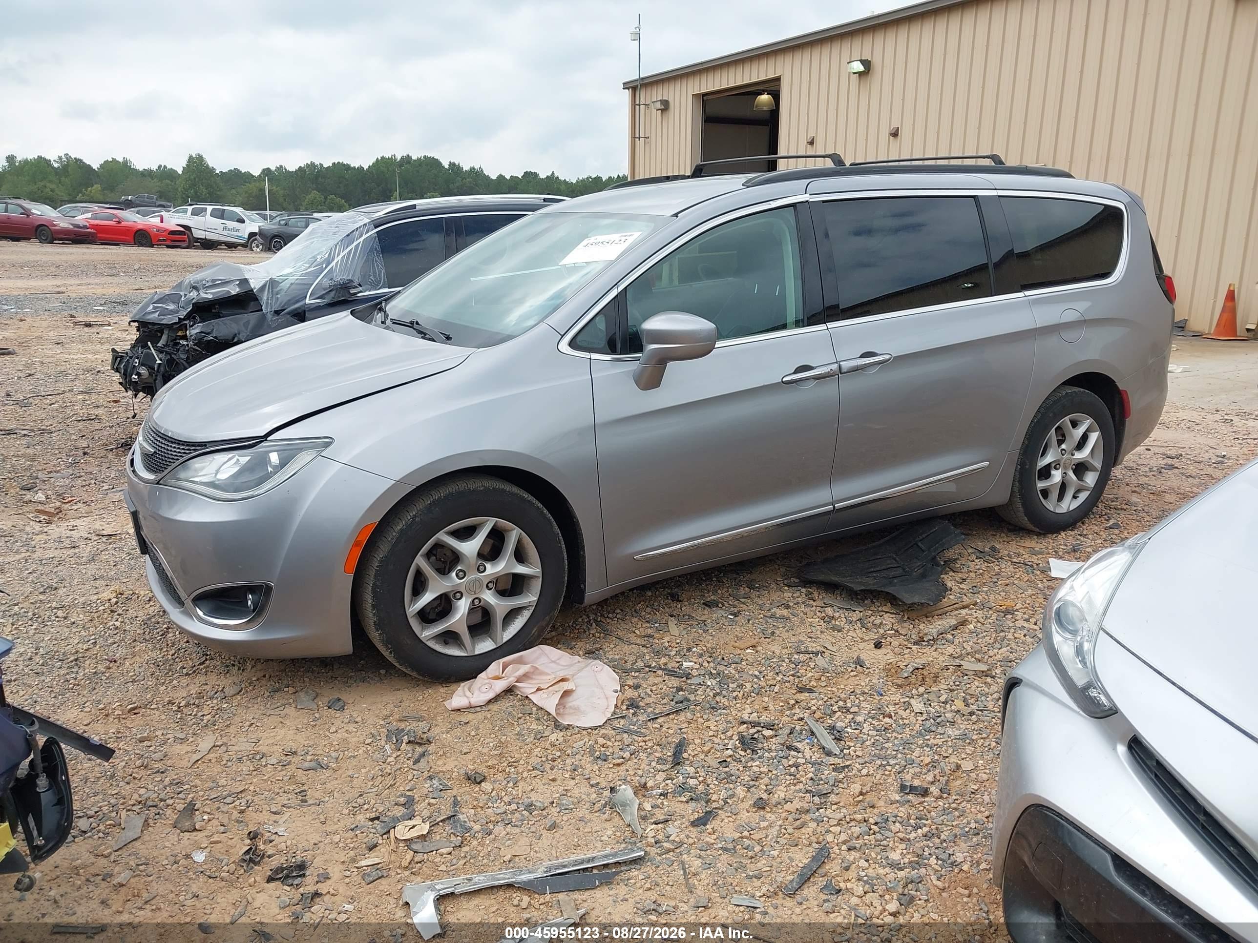 2017 CHRYSLER PACIFICA TOURING-L — I2