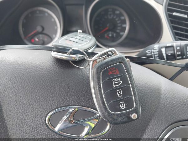 2016 HYUNDAI SANTA FE SE