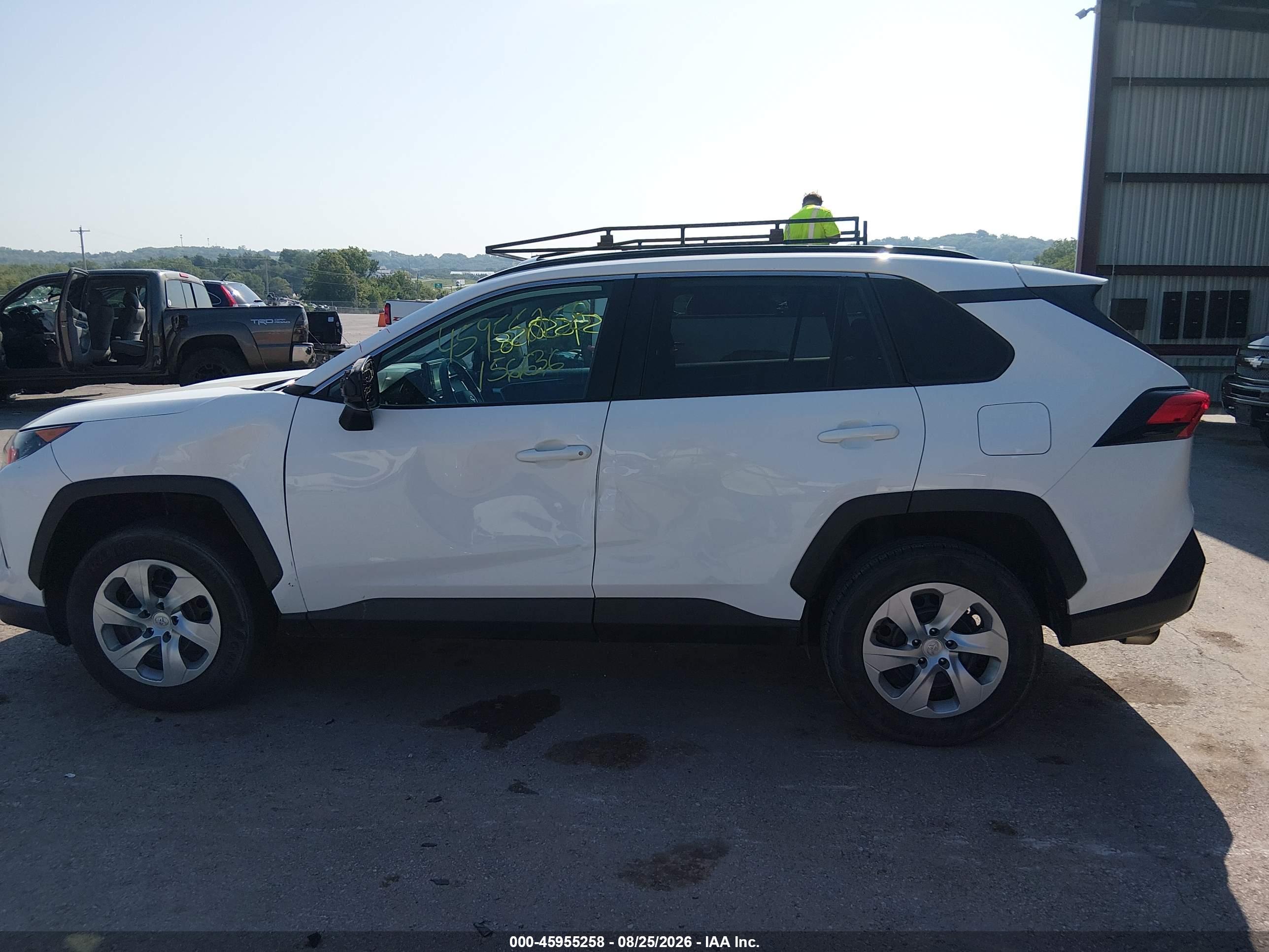 2020 TOYOTA RAV4 LE