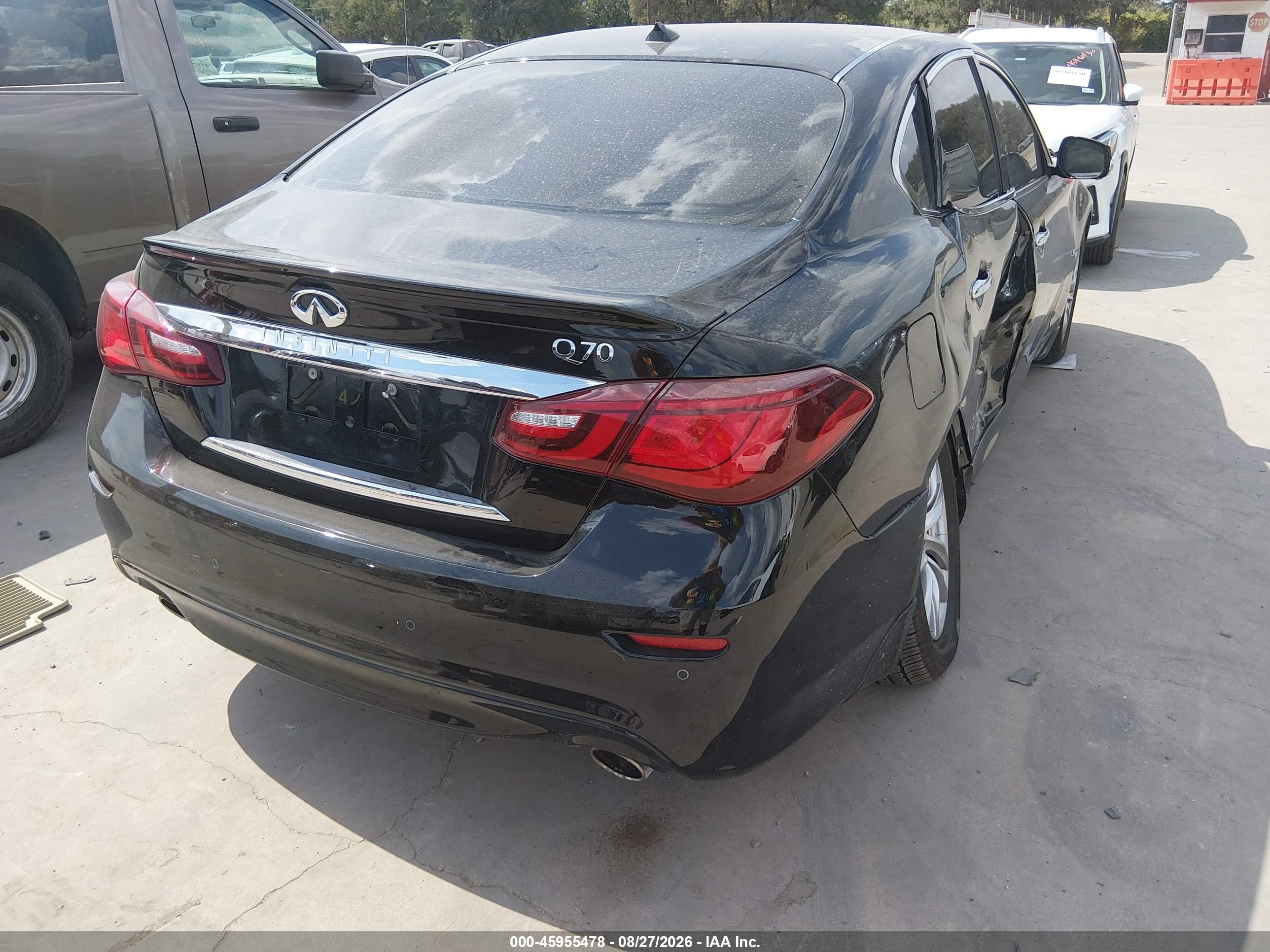 INFINITI Q70