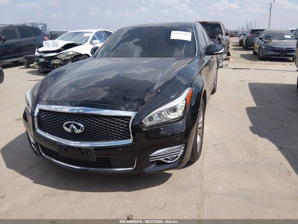 2019 INFINITI Q70 3.7 LUXE — I2