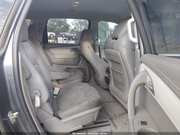 2013 CHEVROLET TRAVERSE LT — I8
