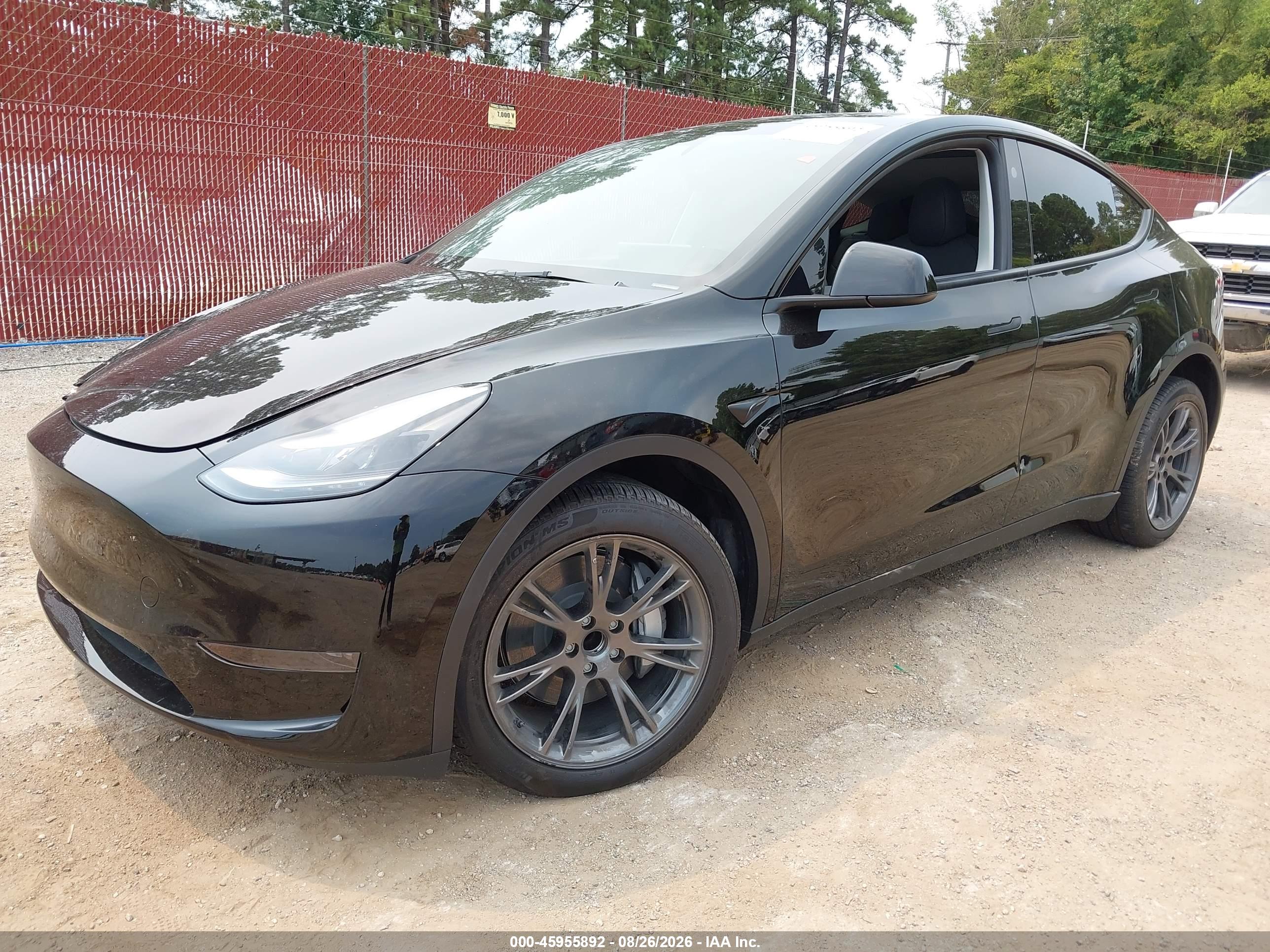 2025 TESLA MODEL Y — I2