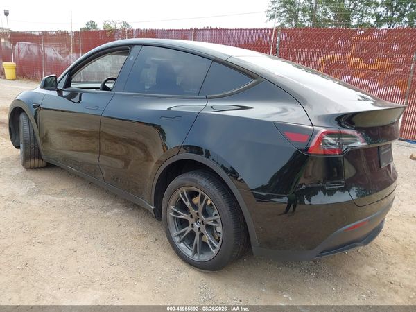 2025 TESLA MODEL Y — I3