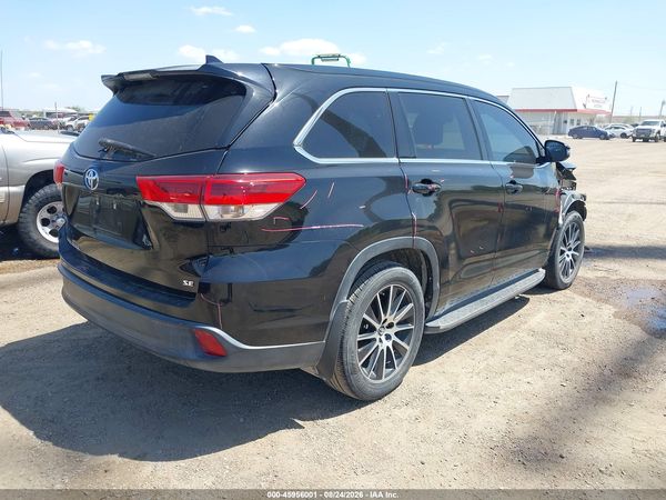 2017 TOYOTA HIGHLANDER SE — I4