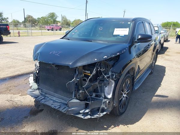 2017 TOYOTA HIGHLANDER SE — I6