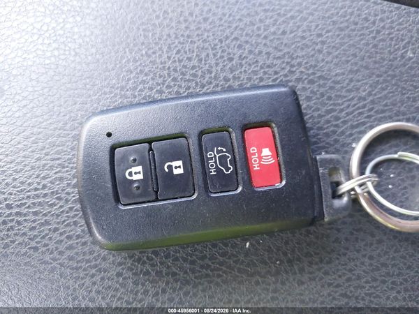 2017 TOYOTA HIGHLANDER SE — I11