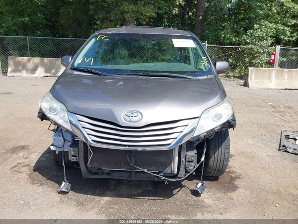 2016 TOYOTA SIENNA XLE 8 PASSENGER