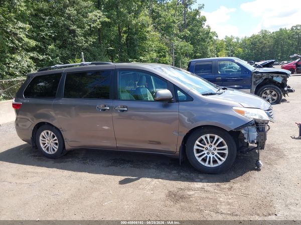 2016 TOYOTA SIENNA XLE 8 PASSENGER
