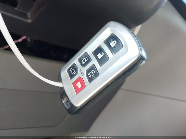 2016 TOYOTA SIENNA XLE 8 PASSENGER