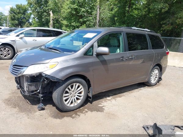 2016 TOYOTA SIENNA XLE 8 PASSENGER