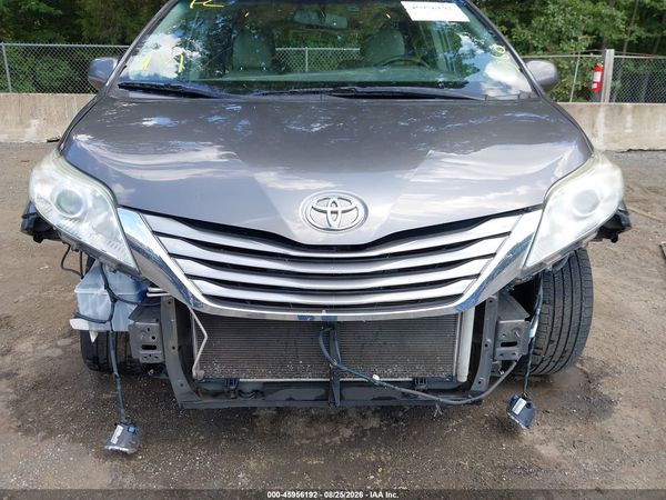 2016 TOYOTA SIENNA XLE 8 PASSENGER