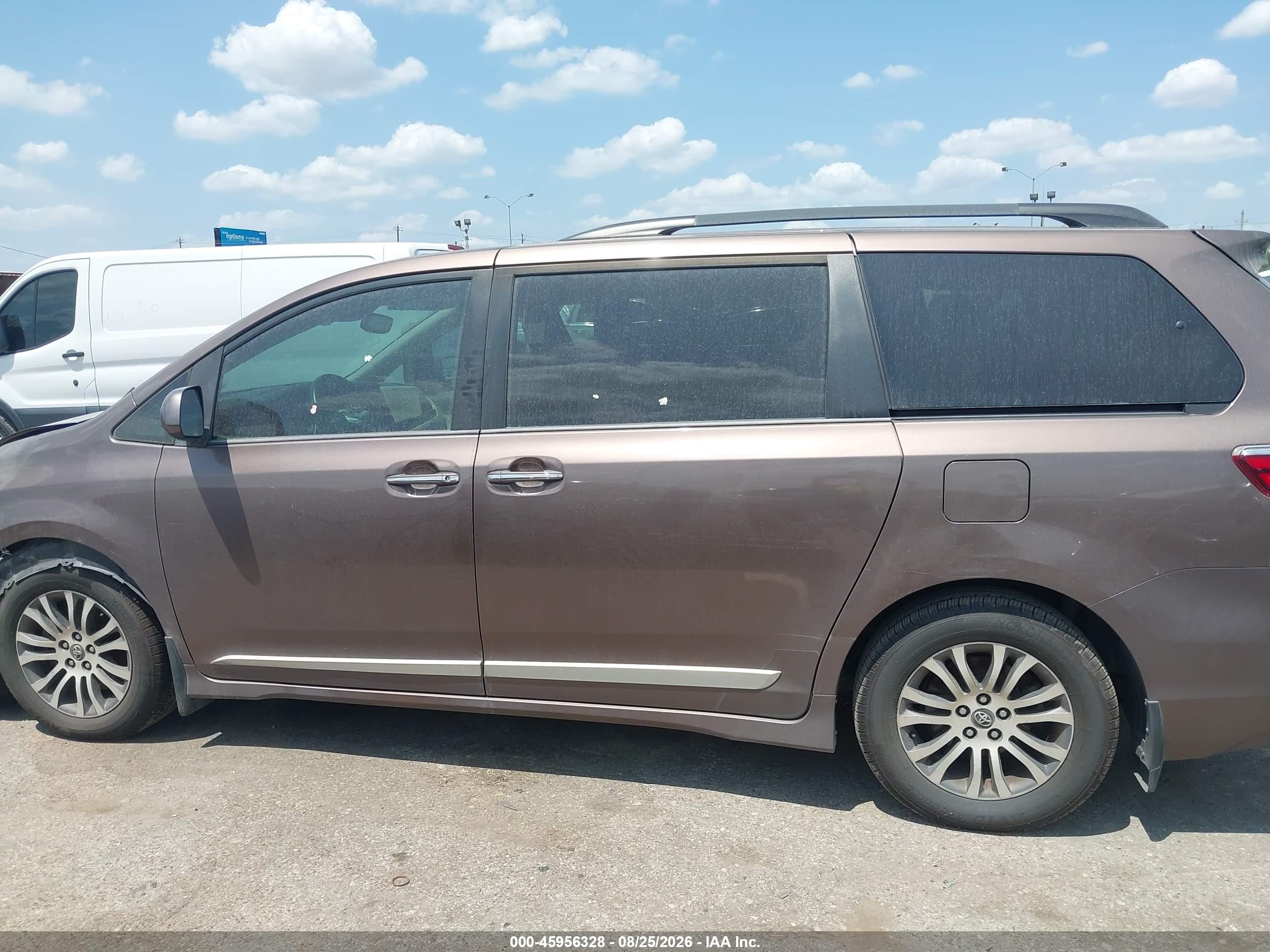 2019 TOYOTA SIENNA XLE 8 PASSENGER