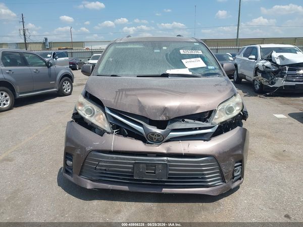 2019 TOYOTA SIENNA XLE 8 PASSENGER
