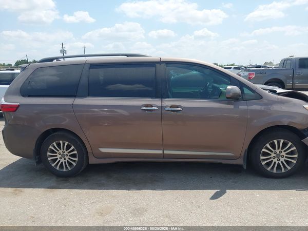2019 TOYOTA SIENNA XLE 8 PASSENGER