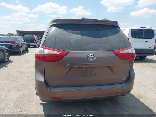 2019 TOYOTA SIENNA XLE 8 PASSENGER