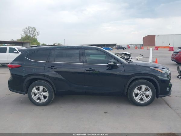 2022 TOYOTA HIGHLANDER LE