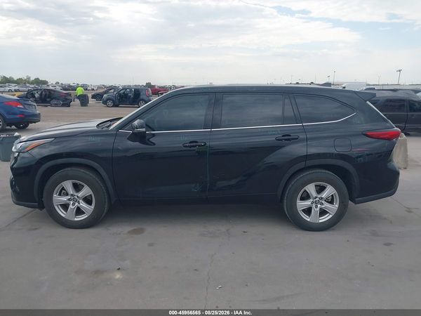 2022 TOYOTA HIGHLANDER LE