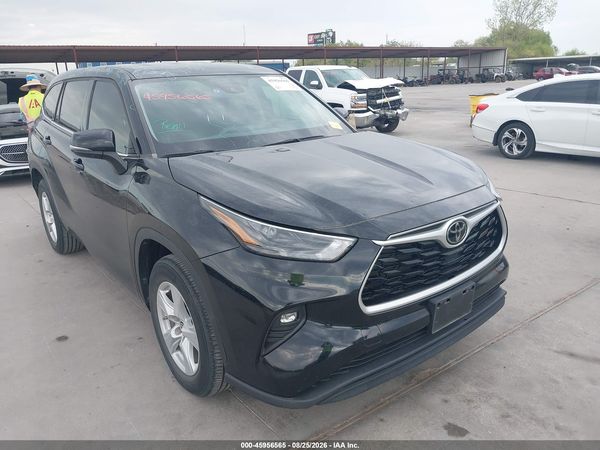 2022 TOYOTA HIGHLANDER LE