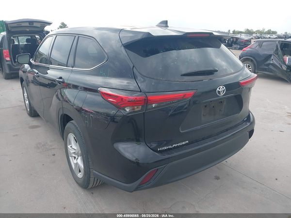 2022 TOYOTA HIGHLANDER LE