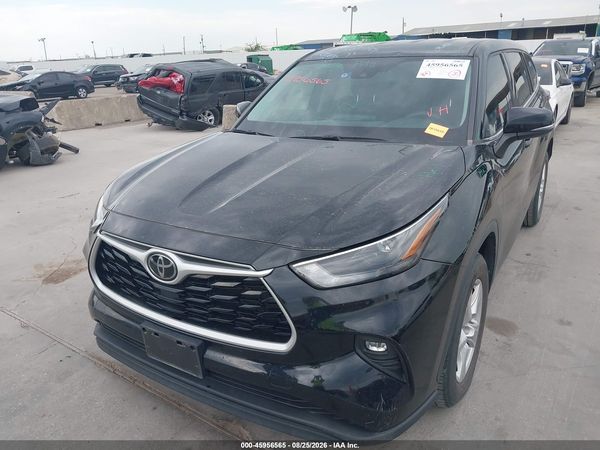 2022 TOYOTA HIGHLANDER LE