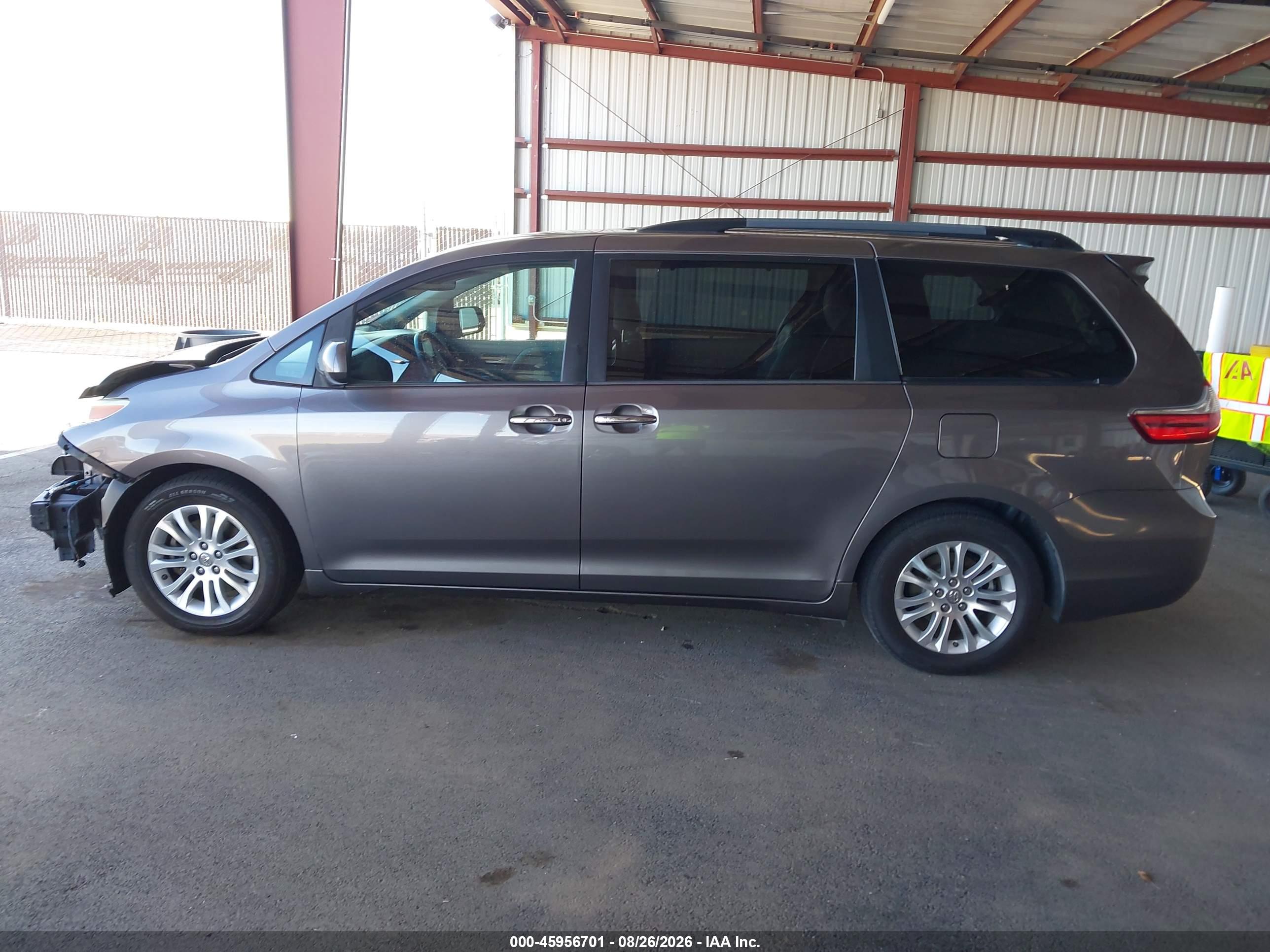 2016 TOYOTA SIENNA XLE 8 PASSENGER