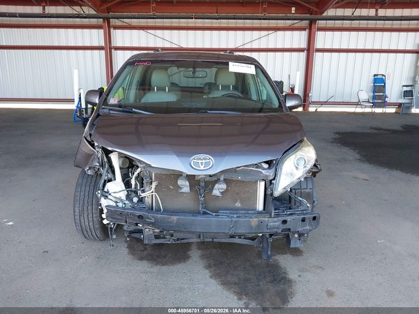 2016 TOYOTA SIENNA XLE 8 PASSENGER
