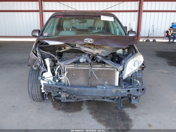 2016 TOYOTA SIENNA XLE 8 PASSENGER