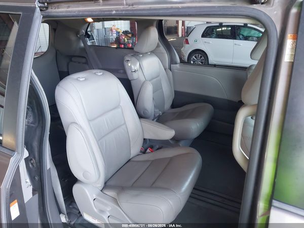 2016 TOYOTA SIENNA XLE 8 PASSENGER
