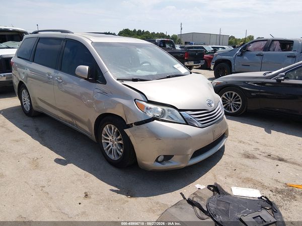 2016 TOYOTA SIENNA XLE 8 PASSENGER — I1