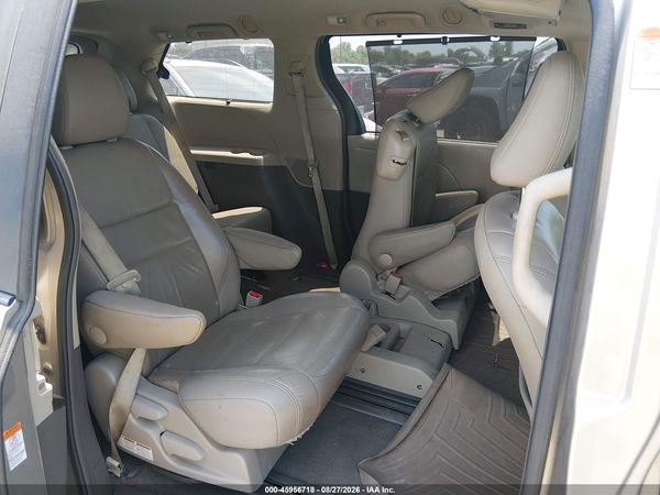 2016 TOYOTA SIENNA XLE 8 PASSENGER — I8