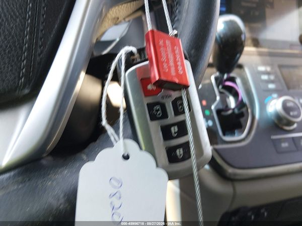 2016 TOYOTA SIENNA XLE 8 PASSENGER — I11