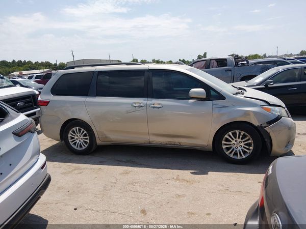2016 TOYOTA SIENNA XLE 8 PASSENGER — I116