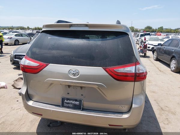 2016 TOYOTA SIENNA XLE 8 PASSENGER — I119