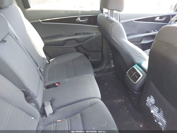 2017 KIA SORENTO 2.4L LX — I8