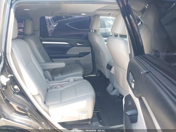 2018 TOYOTA HIGHLANDER XLE — I8