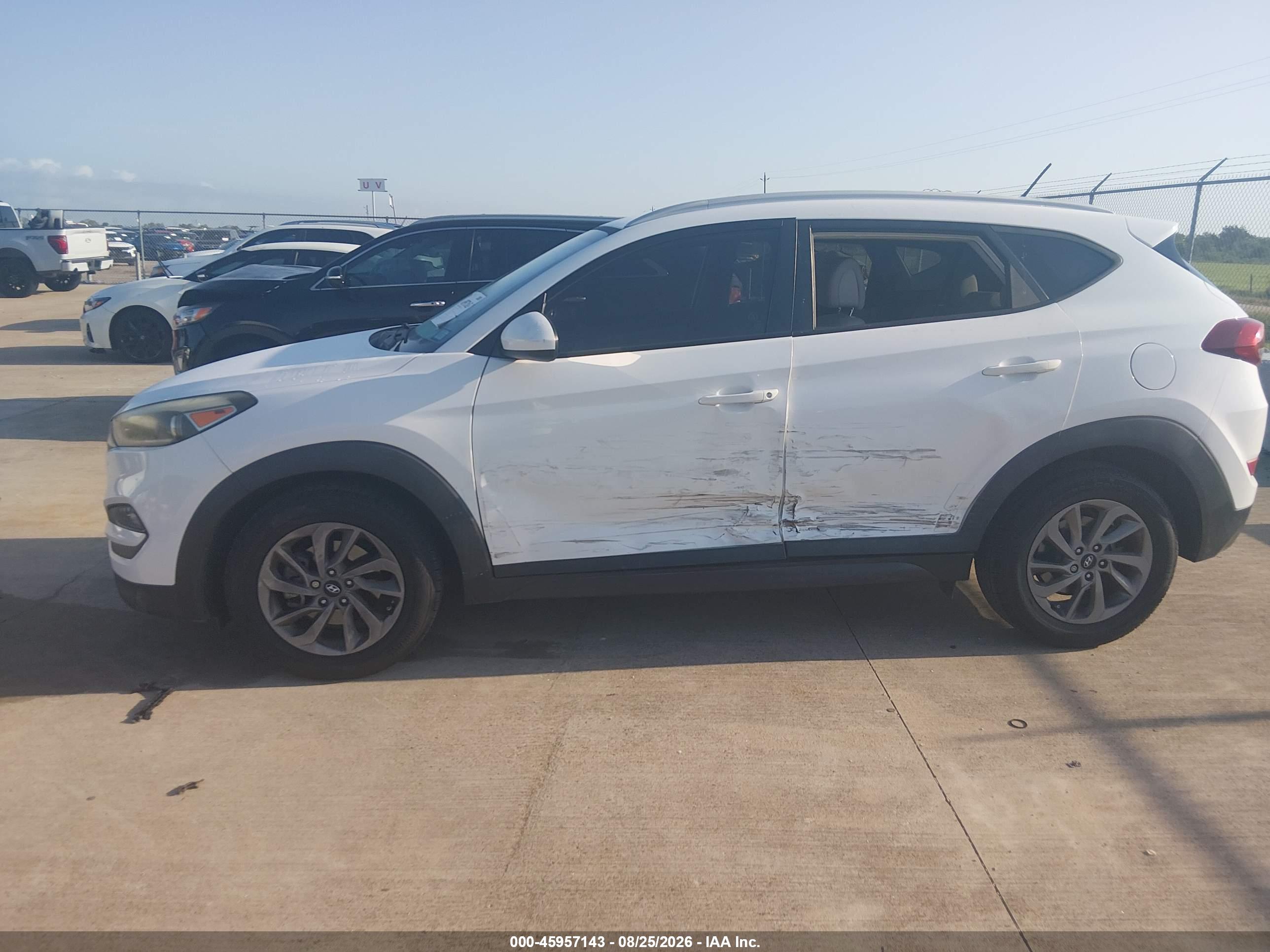 2016 HYUNDAI TUCSON SE